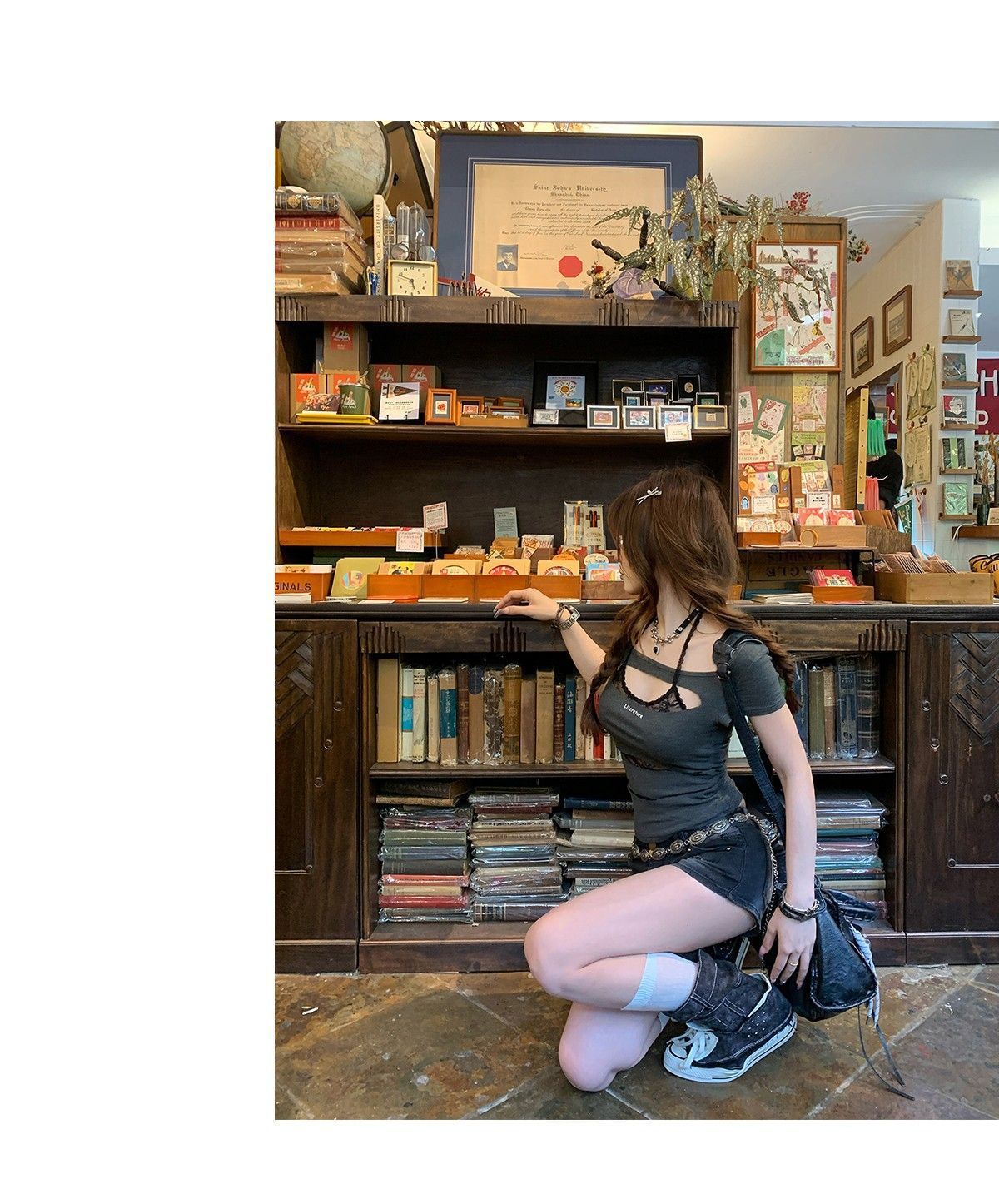 เสื้้อเสื้อครอป แต่งขาดลูกไม้ พร้อมส่งในไทย