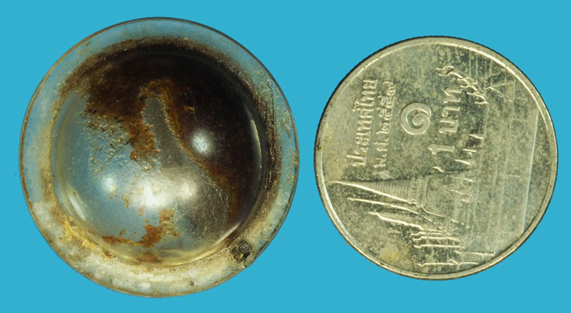 A1023 ลูกอมสีผึ้ง เลี่ยมพลาสติกเก่าไม่ทราบที่และปีสร้าง 3