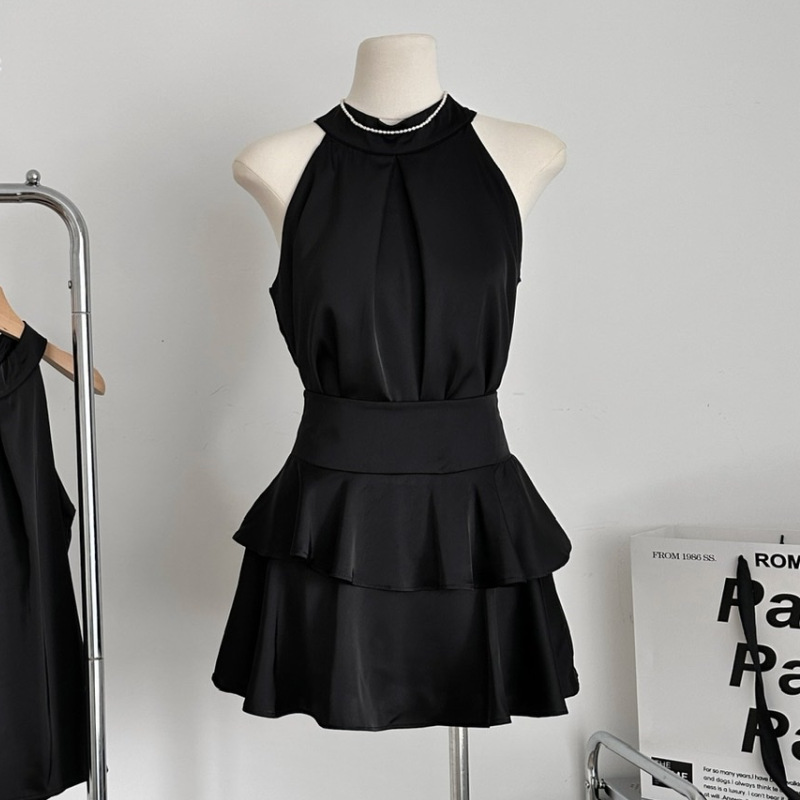 ชุดเซท เสื้อ+กระโปรง สีดำ ผ้าไหมซาติน รหัส Set4701 พร้อมส่ง