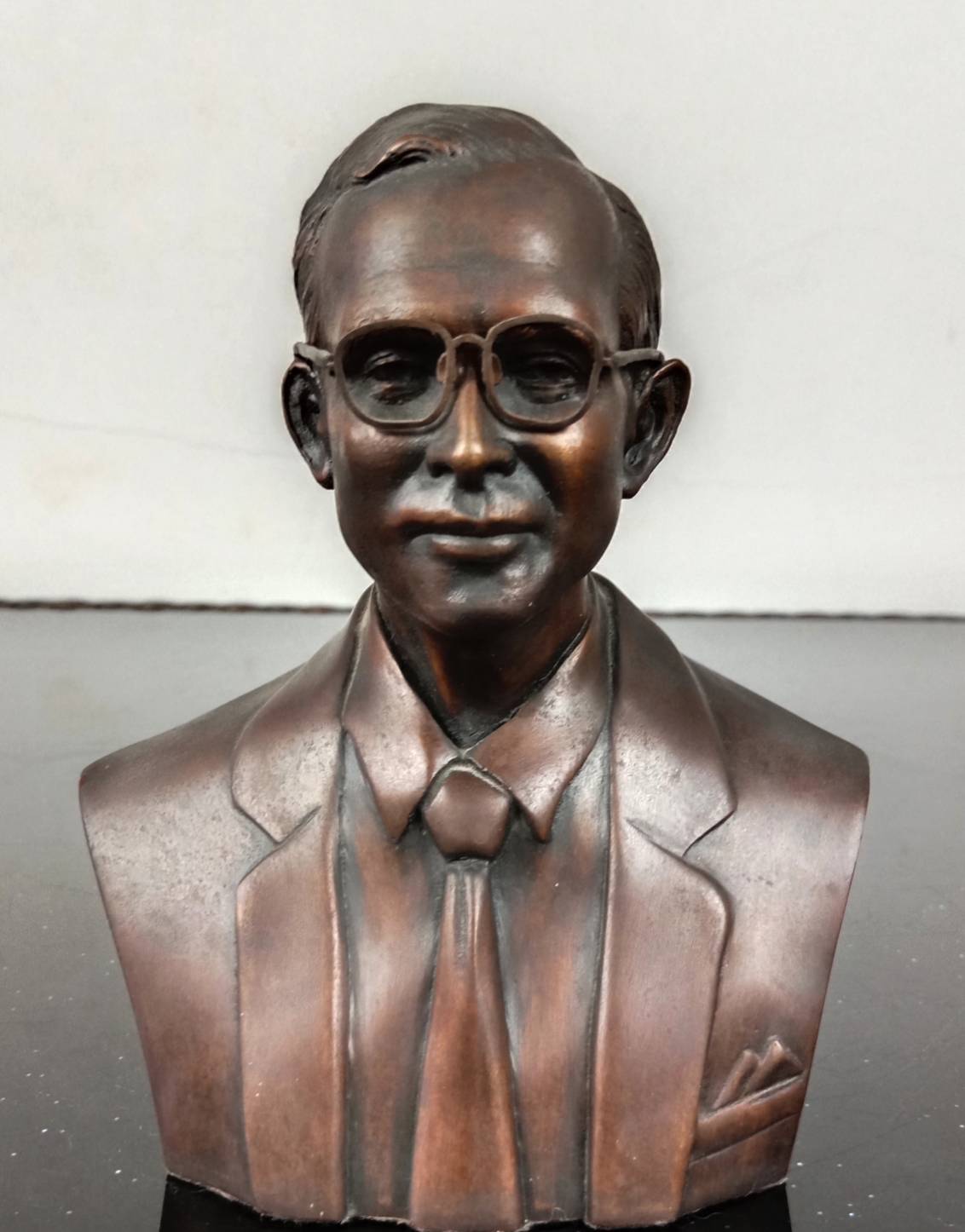 17.พระบรมรูปหล่อในหลวงรัชกาลที่ 9 พระบาทสมเด็จพระปรมินทรมหาภูมิพลอดุลยเดช