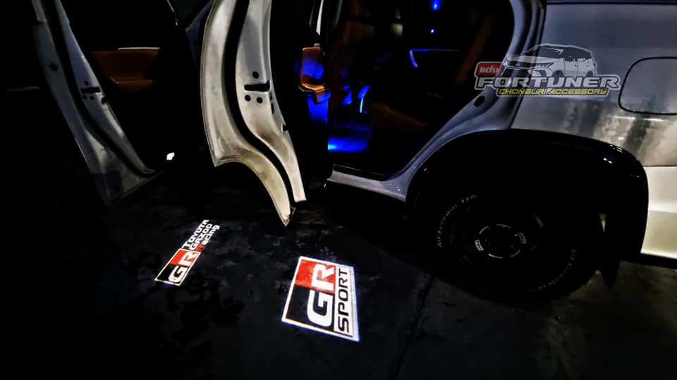 ไฟประตูส่องพื้นไฟประตู GRsport โตโยต้า ฟอร์จูนเนอร์