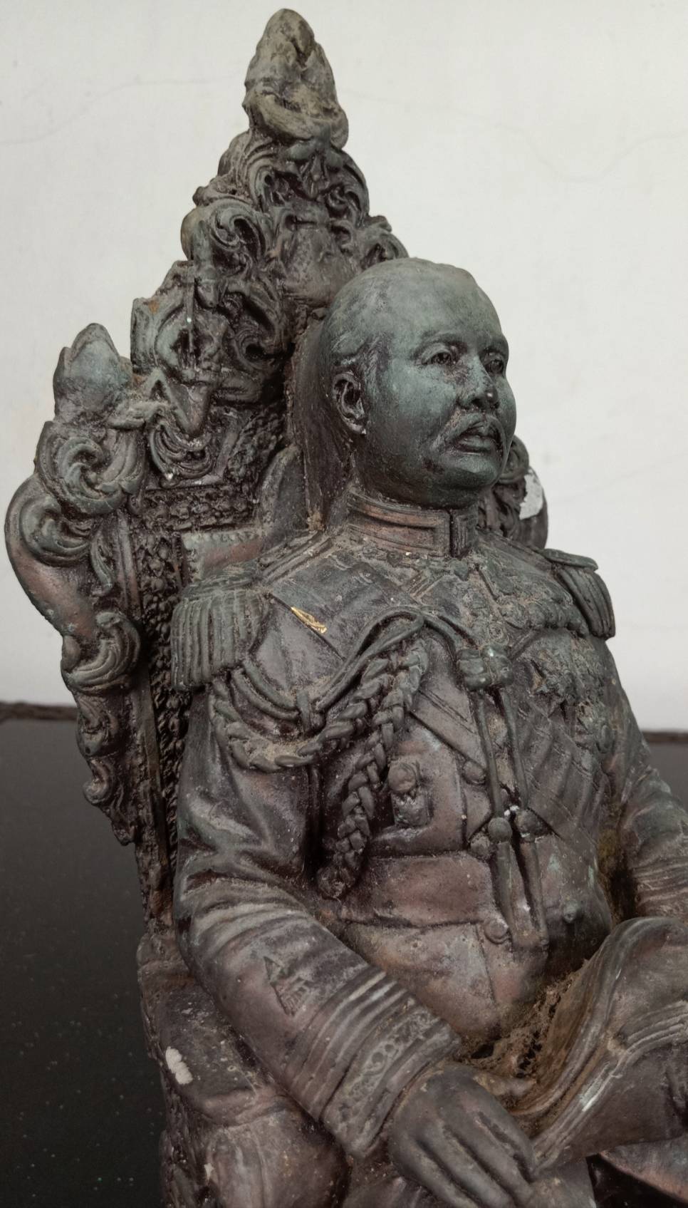 581.พระบรมรูปหล่อในหลวงรัชกาลที่ 5 พระบาทสมเด็จพระปรมินทรมหาจุฬาลงกรณ์ พระจุลจอมเกล้าเจ้าอยู่หัว ทรงประทับนั่งบัลลังก์