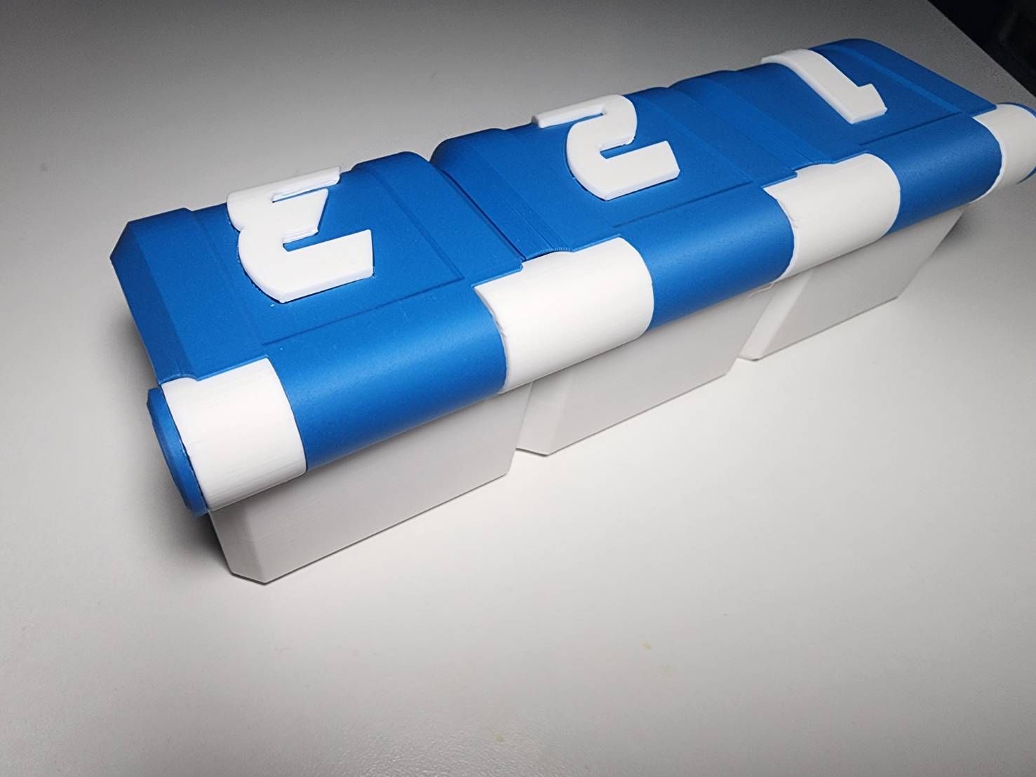 กล่อง 3on3 Deck Case : "Custom X" ผลิตจากพลาสติก PLA 3D Print ด้วยเครื่องที่ทันสมัยที่สุด สามารถเลือกสีได้ ฝาปิดแม่เหล็ก แยกช่องอิสระ