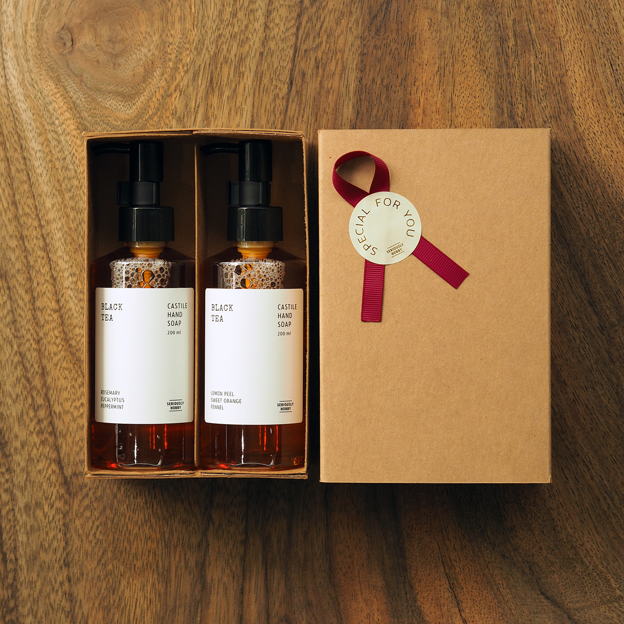 SET 03 ‘Hand Soap’ / ชุดของขวัญ ‘สบู่เหลวล้างมือ’ มอบสัมผัสสะอาดหอมสดชื่น ให้เป็นของขวัญที่ล้ำค่า