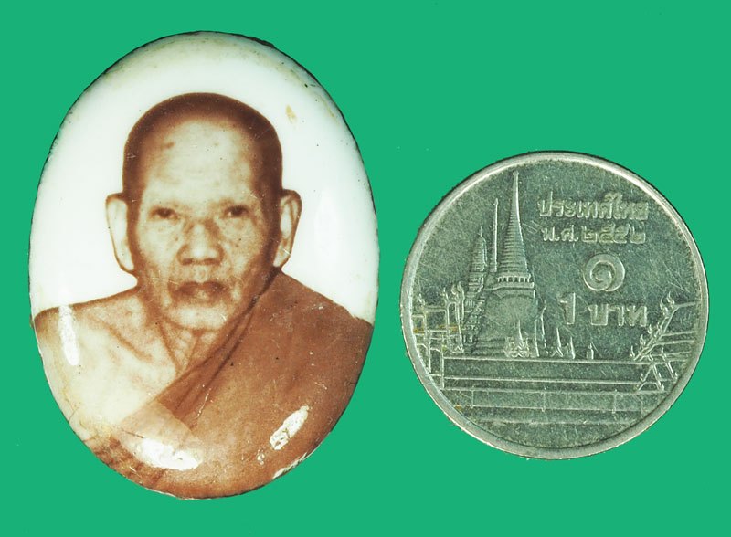 A5211 ล็อกเก็ตฉากสีขาว ไม่ทราบอาจารย์ และปีสร้าง 4