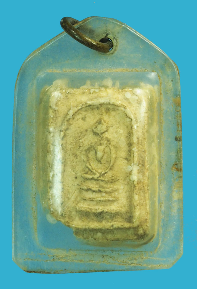 A5072 พระสมเด็จคะแนน หลังตราแผ่นดิน เลี่ยมพลาสติกเก่า ไม่ทราบที่ และปีสร้าง 9