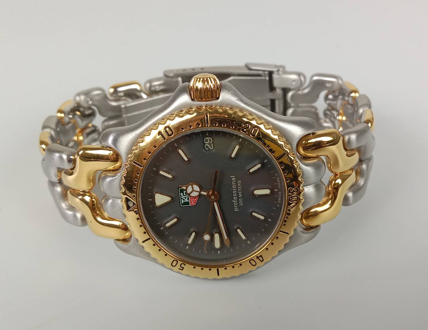 21.TAG HEUER ระบบ Quartz Boy size หน้าปัด 36 mm พร้อมกล่องแท้