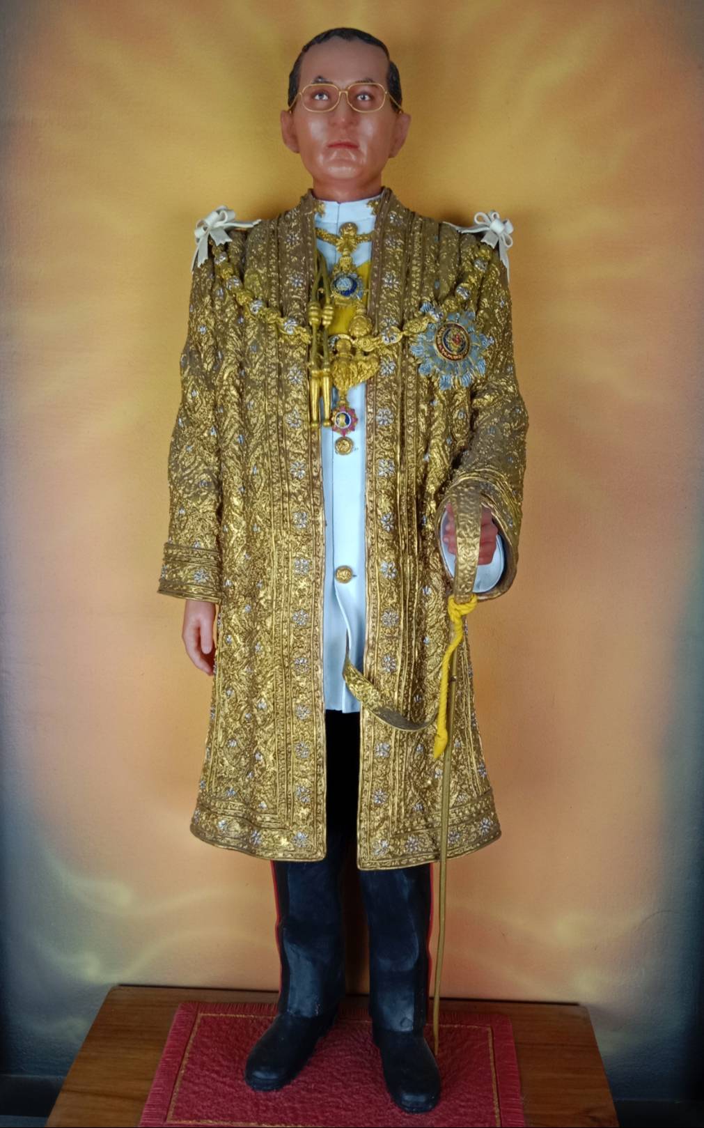 34.พระบรมรูปปั้นพระบาทสมเด็จพระเจ้าอยู่หัวรัชกาลที่9 พระบาทสมเด็จพระปรมินทรมหาภูมิพลอดุลยเดช