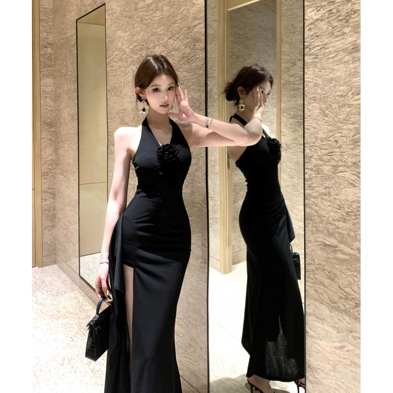 ชุดเดรสยาว สีดำ คล้องคอ เเหวกข้าง เซ็กซี่ CN1637