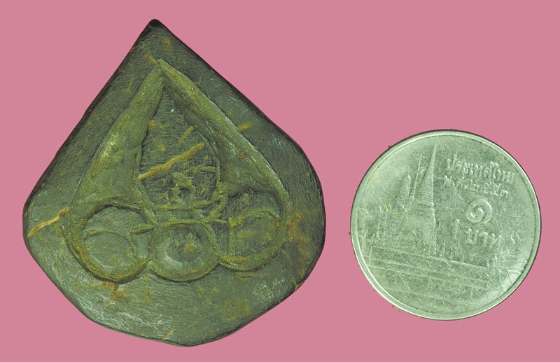 A5646 กะลาแกะราหูอมจันทร์ เก่าพอมีอายุ ไม่ทราบที่และปีสร้าง 12