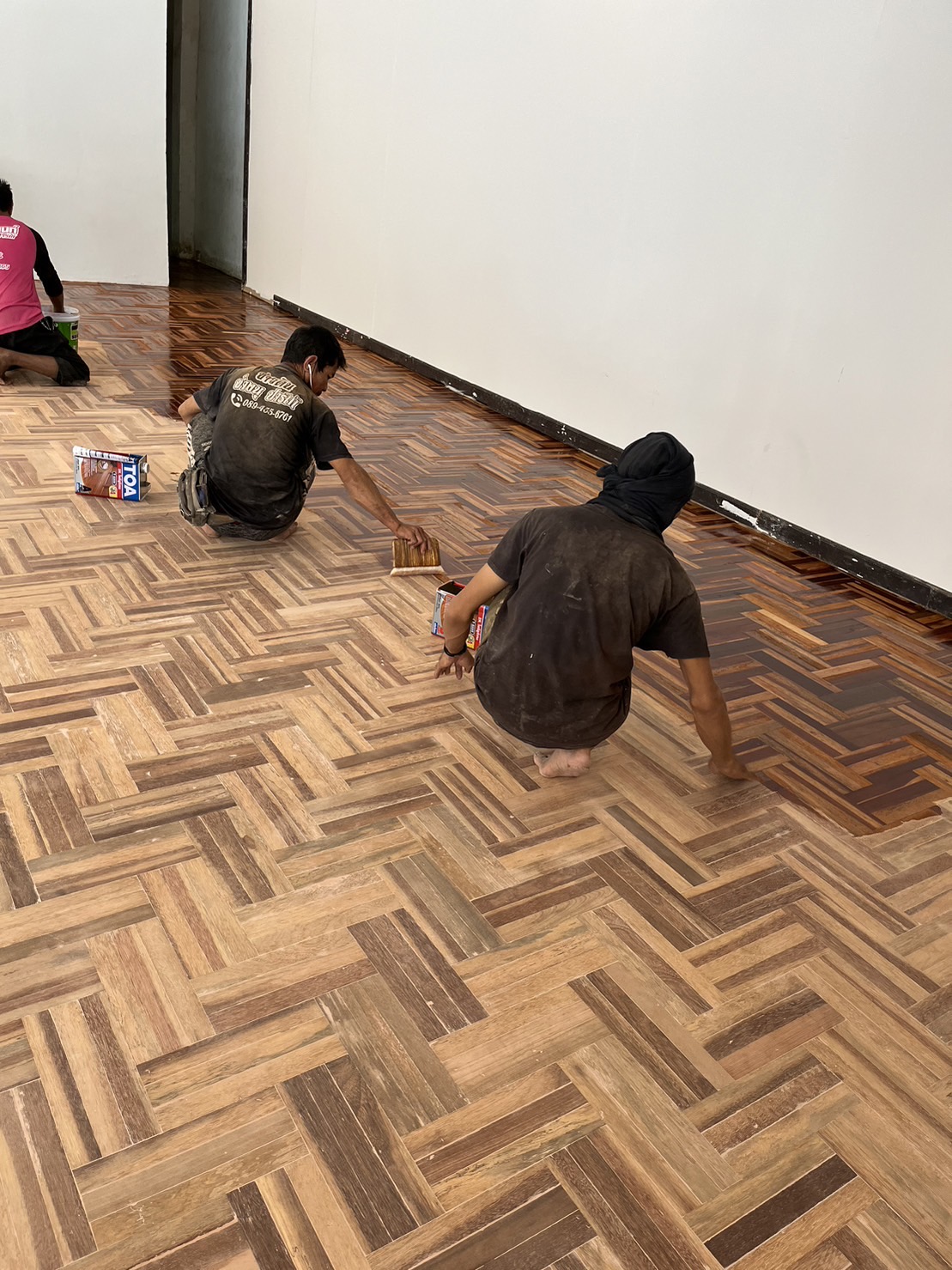 ช่างซ่อมพื้นไม้ปาร์เก้