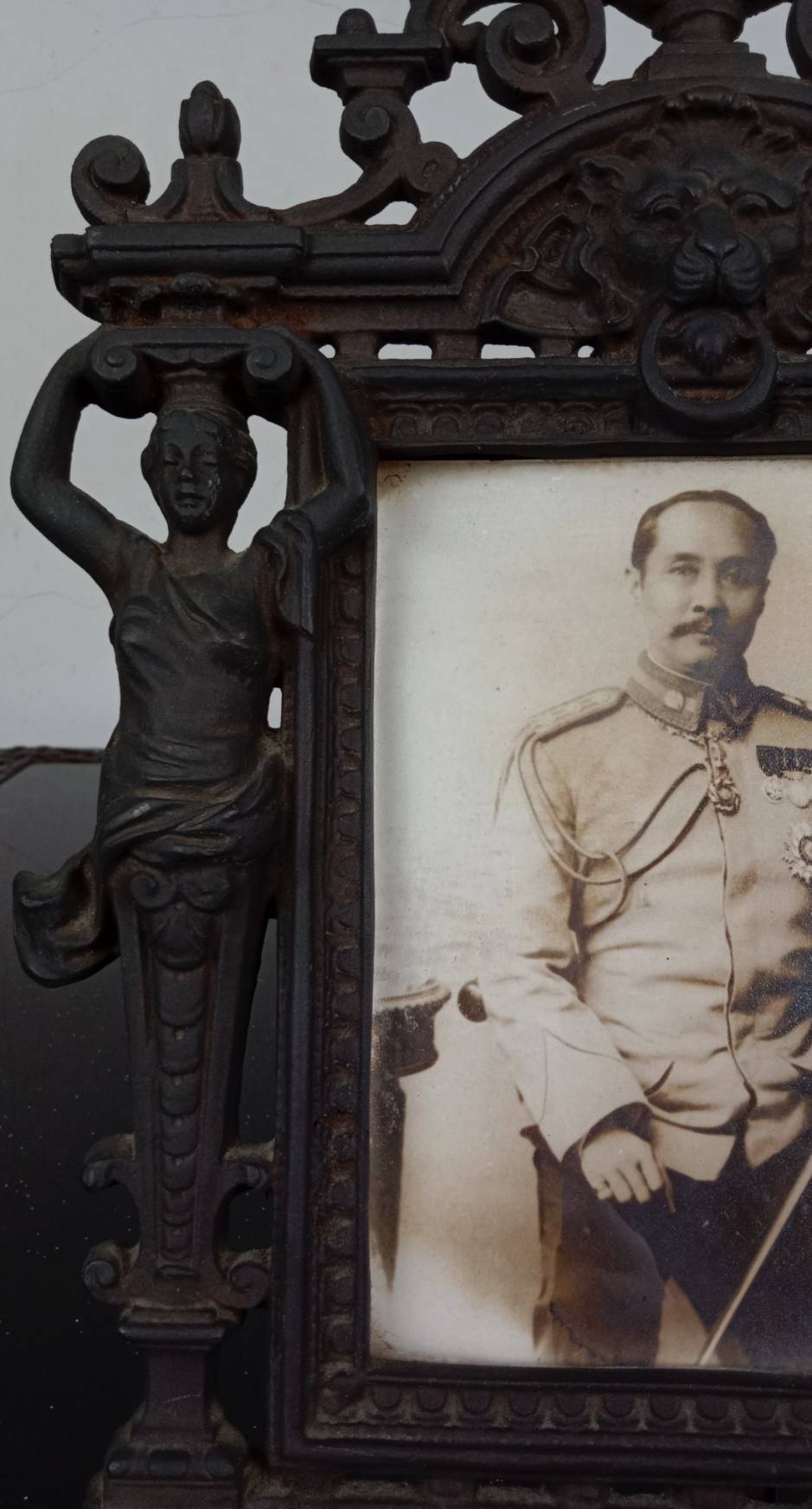 485.กรอบรูปโลหะพระบรมฉายาลักษณ์ในหลวงรัชกาลที่5 พระบาทสมเด็จพระปรมินทรมหาจุฬาลงกรณ์ พระจุลจอมเกล้าเจ้าอยู่หัว