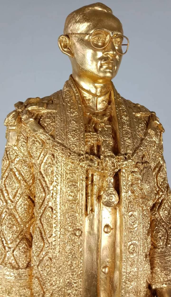 482.พระบรมรูปหล่อในหลวงรัชกาลที่9 พระบาทสมเด็จพระปรมินทรมหาภูมิพลอดุลยเดช(ทอง)