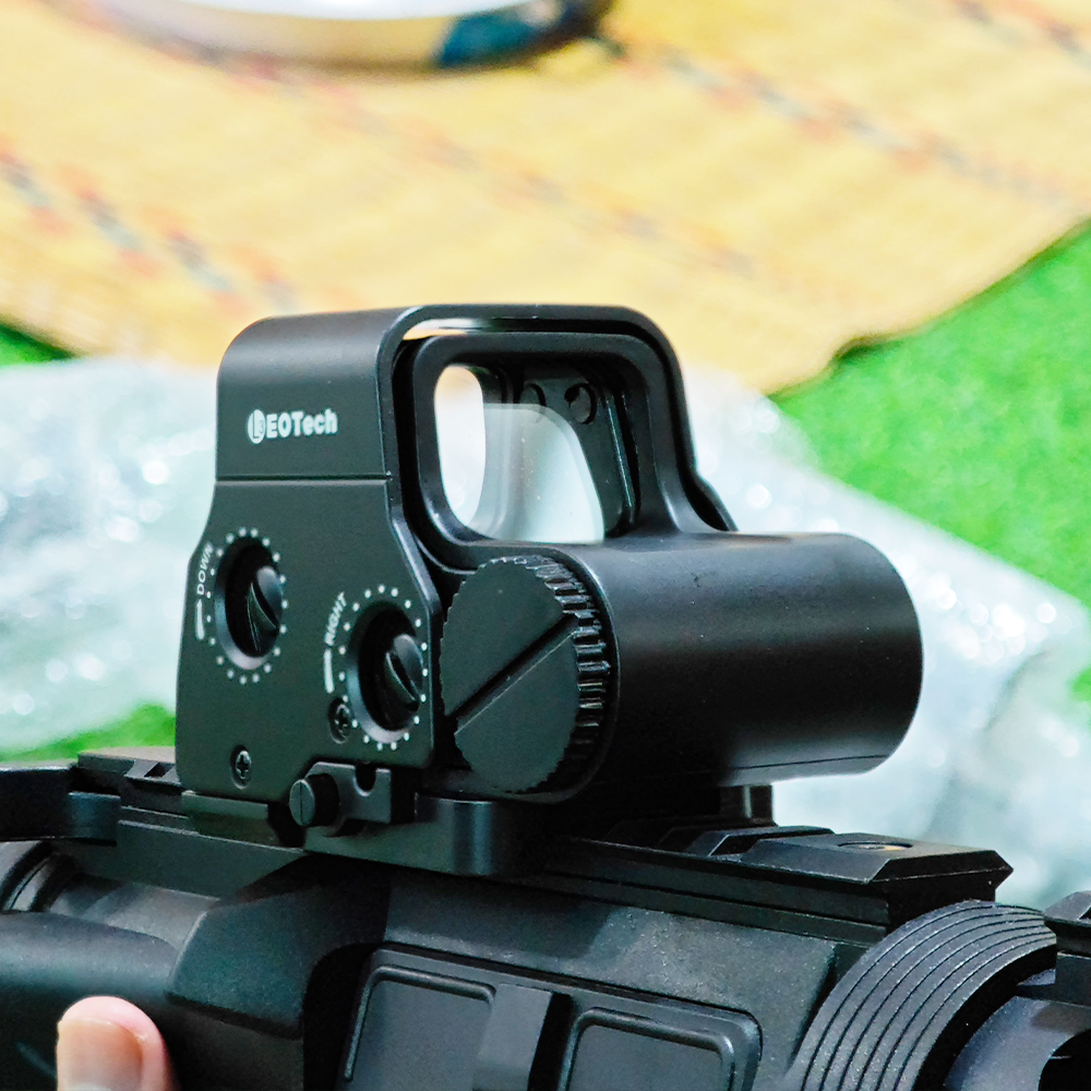 สโคปโฮโลกราฟ สีดำหน้าสั้น ไฟสีแดง ใช้เล็งอย่างดี ราง 20 mm (HLR)