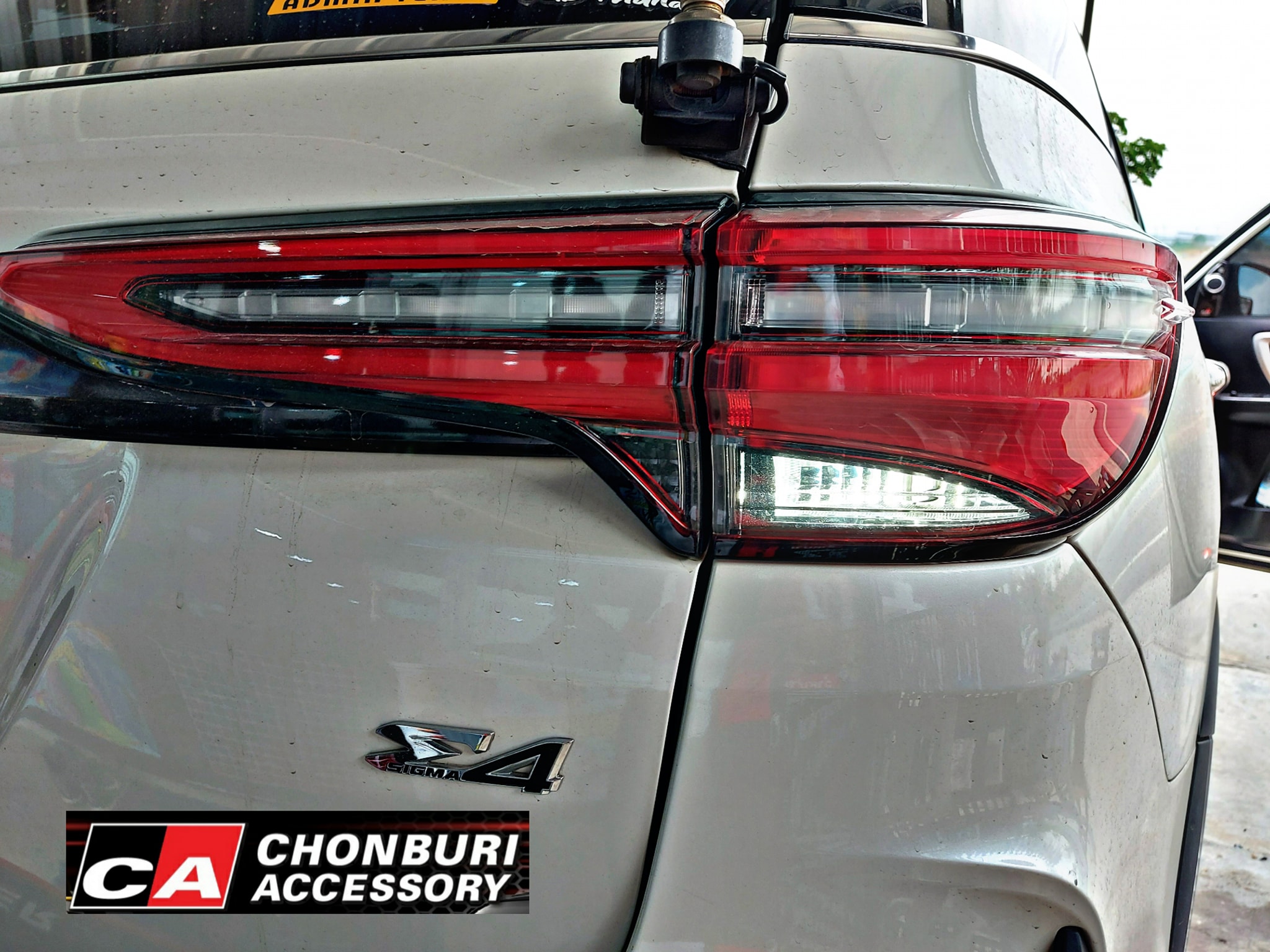 ไฟถอย LED Philips(ฟิลลิปส์) โตโยต้า ฟอร์จูนเนอร์