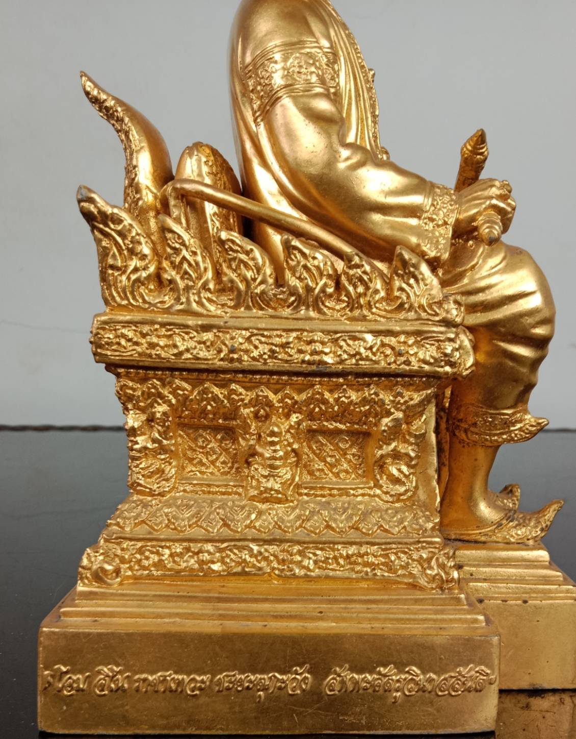 593.พระบรมรูปหล่อสมเด็จพระเจ้าตากสินมหาราช ทรงประทับนั่งบัลลังก์