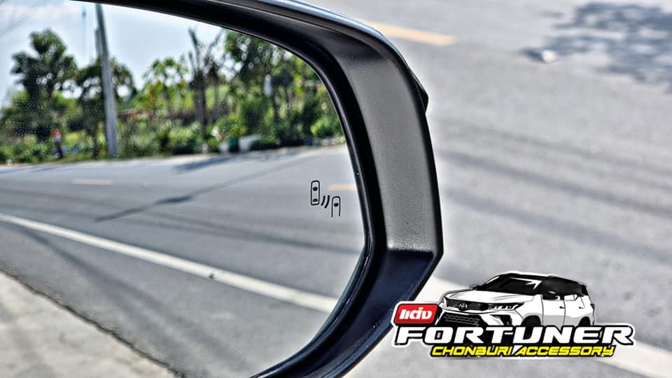 กระจกข้างมีสัญญาณเตือน Blind Spot