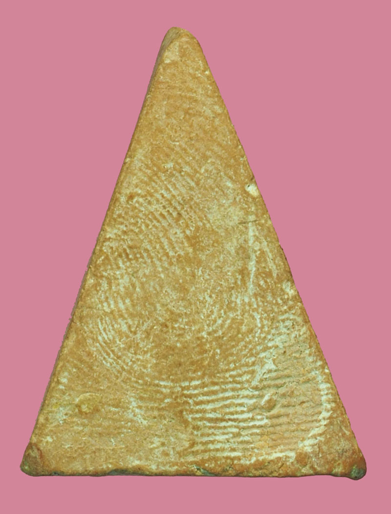 A5183 พระนางพญา หลังลายมือ เนื้อดิน ไม่ทราบที่และปีสร้าง 9.1