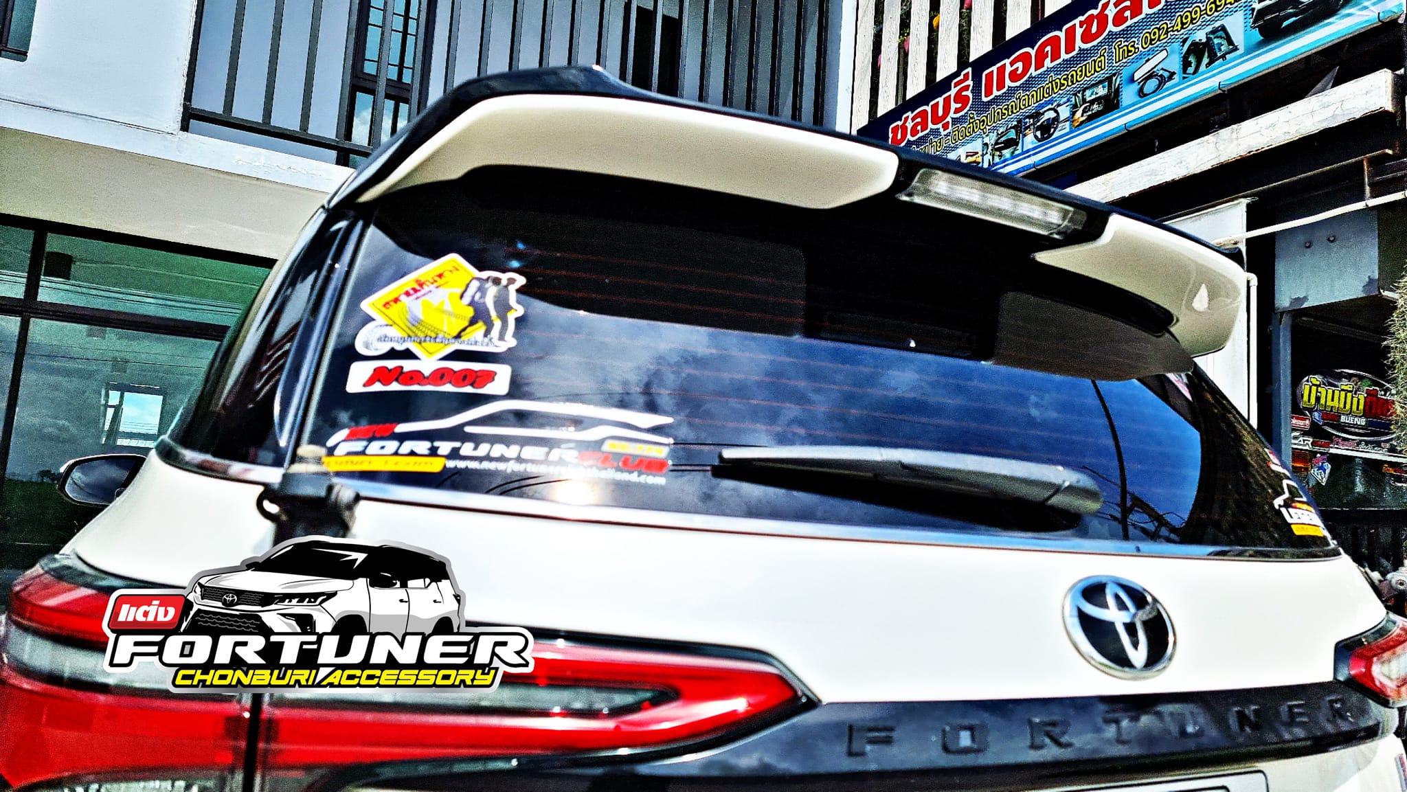 สปอยเลอร์หลังคา GRsport ขาว แดง ดำ โตโยต้า ฟอร์จูนเนอร์