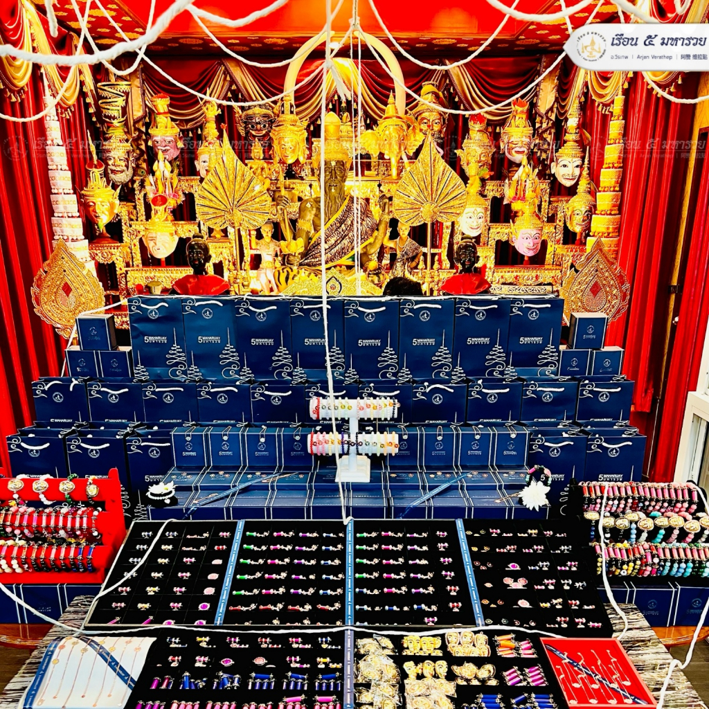 [น้ำหอมสายมู อ.วีรเทพ] สเปรย์หอมมหาเสน่ห์ จิ้งจอก 9 หาง หอมติดกาย ผสมผงทองคำปลุกเสก 30ml. [5 มหารวย VERATHEP 阿赞 维拉贴]