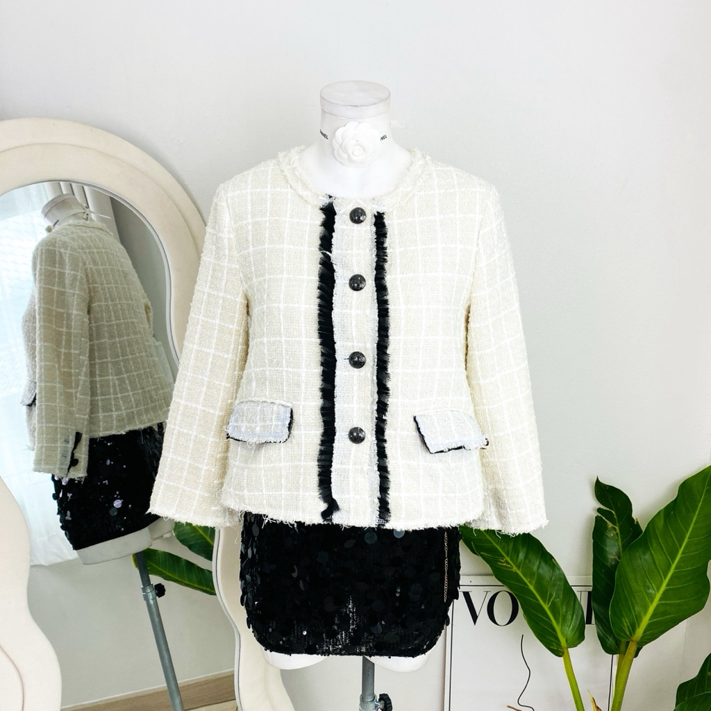 ไซด์ M-L แบรนด์แท้ 100%🌸เสื้อแขนยาวผ้าทวิต กระดุมหน้า ผ้าทวิต Tweed งานวิบวับ สีขาว ใส่ออกงาน ชุดปาร์ตี้