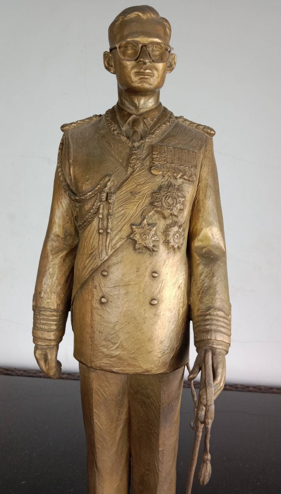 20.พระบรมรูปหล่อในหลวงรัชกาลที่9 พระบาทสมเด็จพระปรมินทรมหาภูมิพลอดุลยเดช