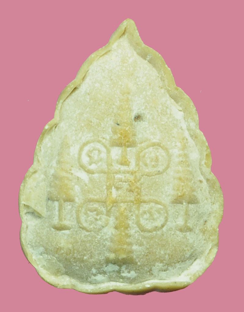 A5158 พระผงปางมารวิชัย ทรงใบโพธิ์ เนื้อผง ไม่ทราบที่และปีสร้าง 3