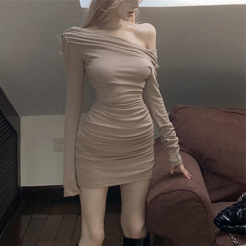 เดรสปาดไหล่ สีครีม เดรสเซ็กซี่ CN2458