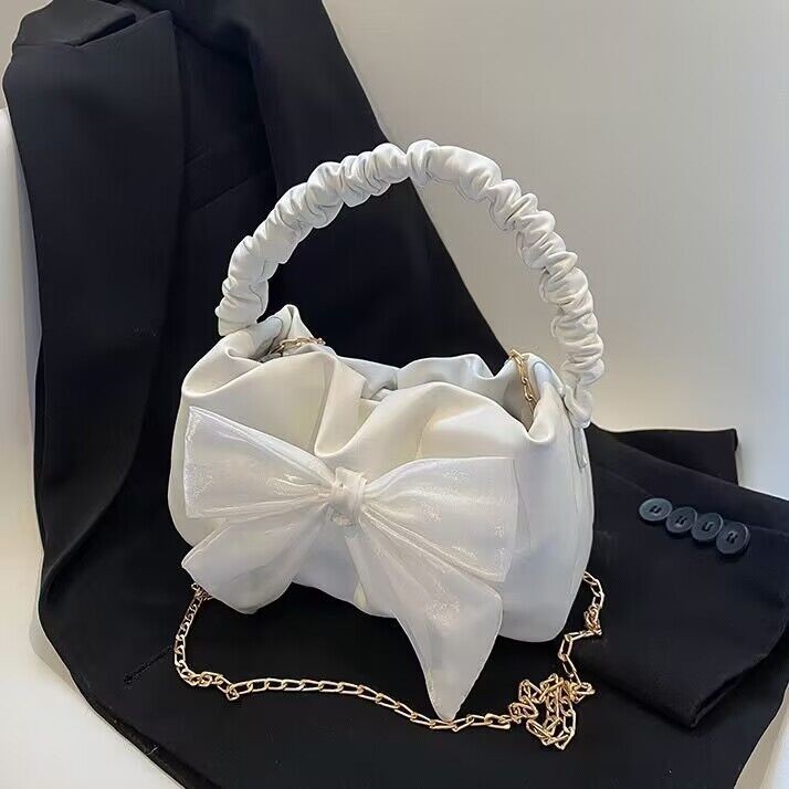 กระเป๋าหนังนิ่ม มินิโบว์หน้า พร้อมสายสะพายโซ่ Bag7057