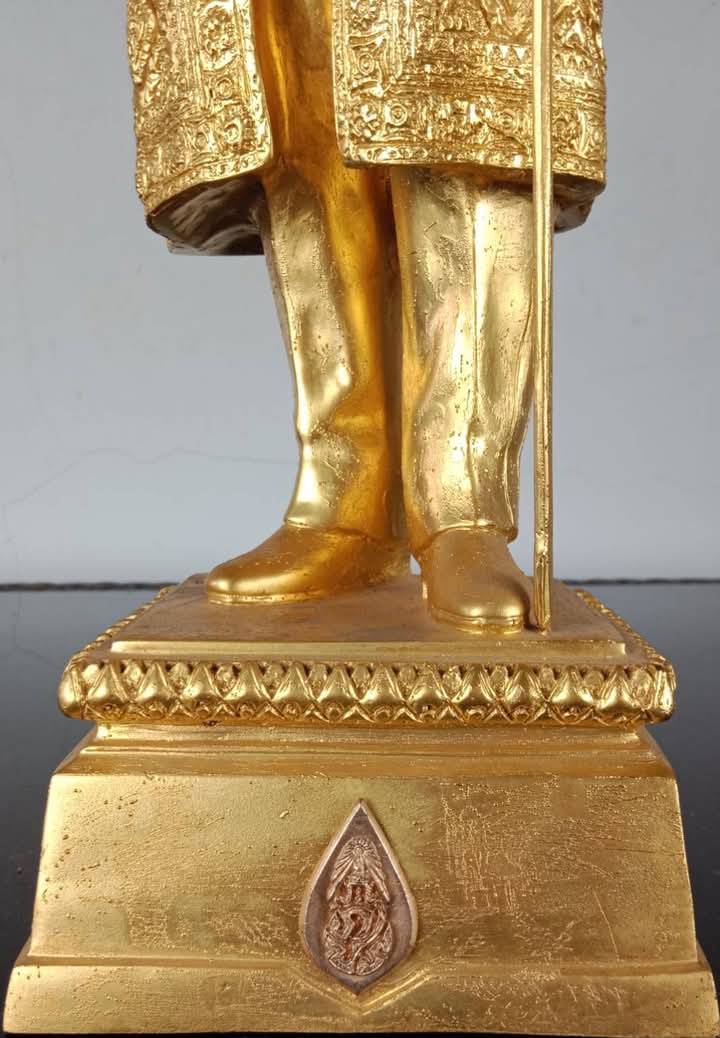 482.พระบรมรูปหล่อในหลวงรัชกาลที่9 พระบาทสมเด็จพระปรมินทรมหาภูมิพลอดุลยเดช(ทอง)