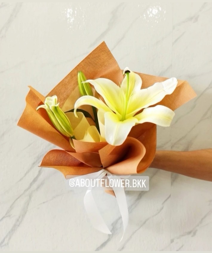 Mini Bouquet ช่อดอกลิลลี่ จำนวน 1 ดอก พร้อมตกแต่ง สามารถเปลี่ยนสีได้