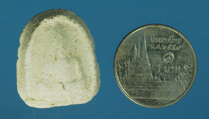 A622 พระเนื้อผงพิมพ์เล็บเมือ ไม่ทราบที่และปีสร้าง 9