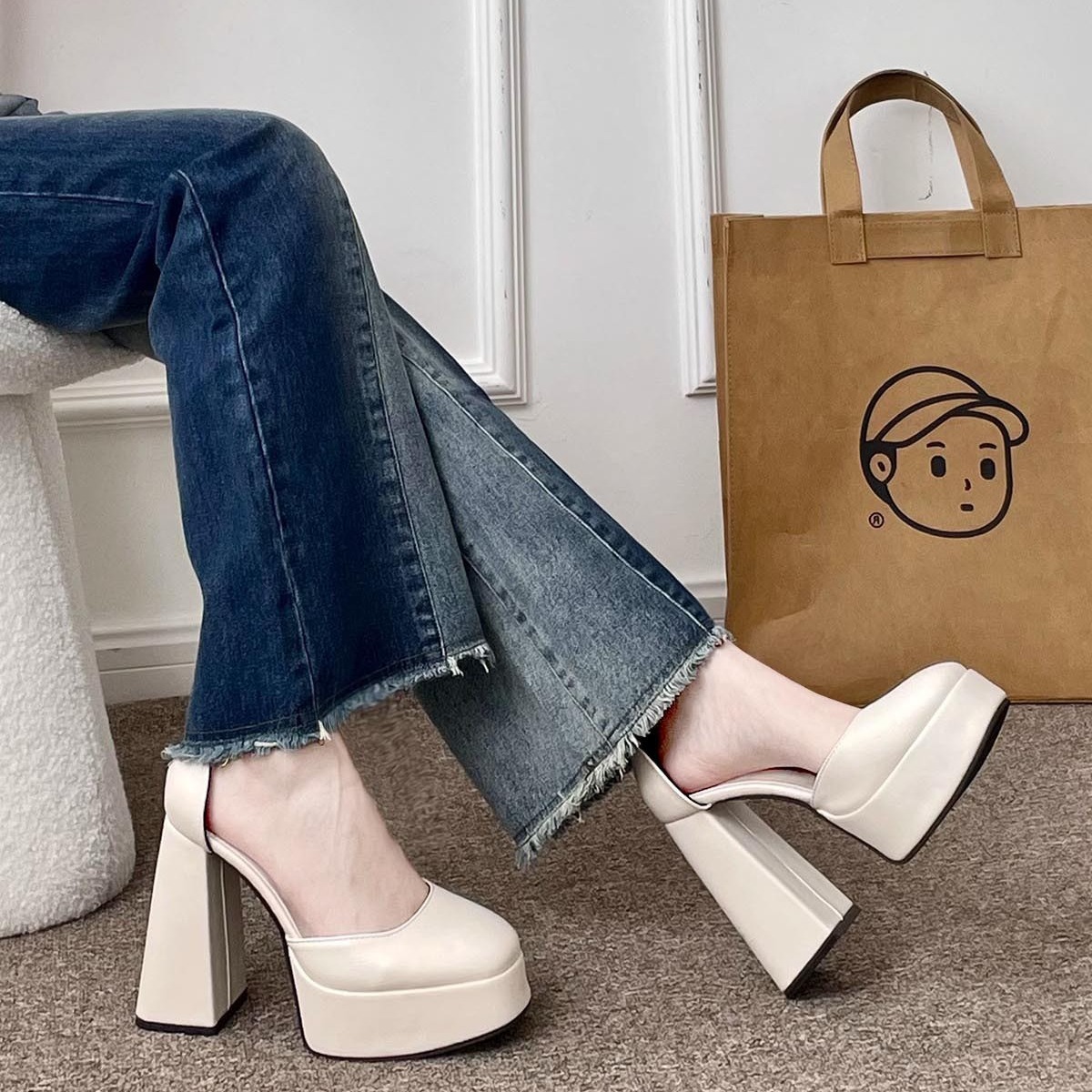 รองเท้าส้นสูง พื้นหนา รองเท้าบาร์บี้ สีเบจ สูง 5 นิ้ว รหัส SH901