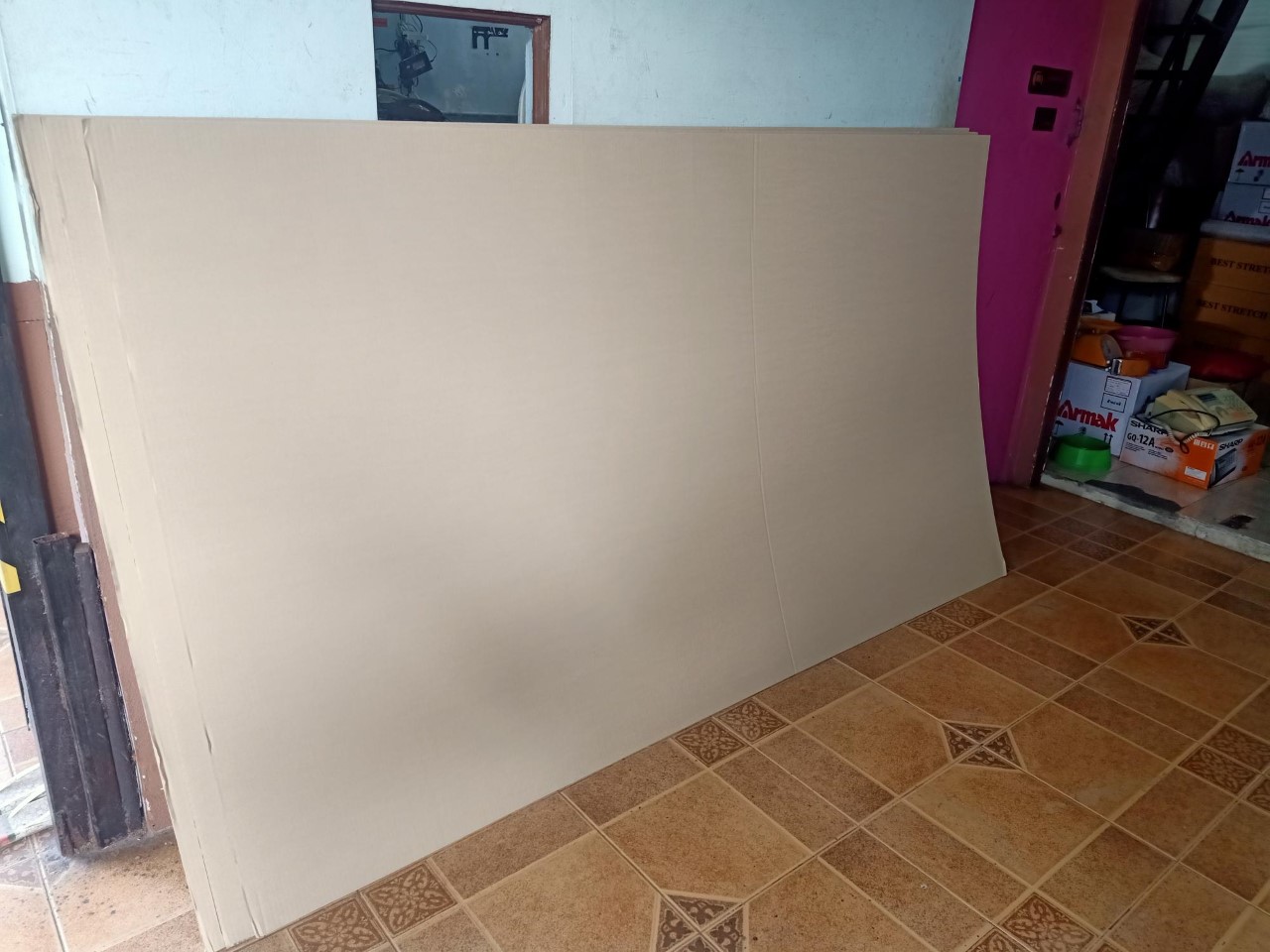 กระดาษลูกฟูก 3 ชั้น ขนาด 120x240 cm กระดาษ i125/m ราคา 95 บาท/แผ่น บรรจุ10แผ่น/แพ็ค