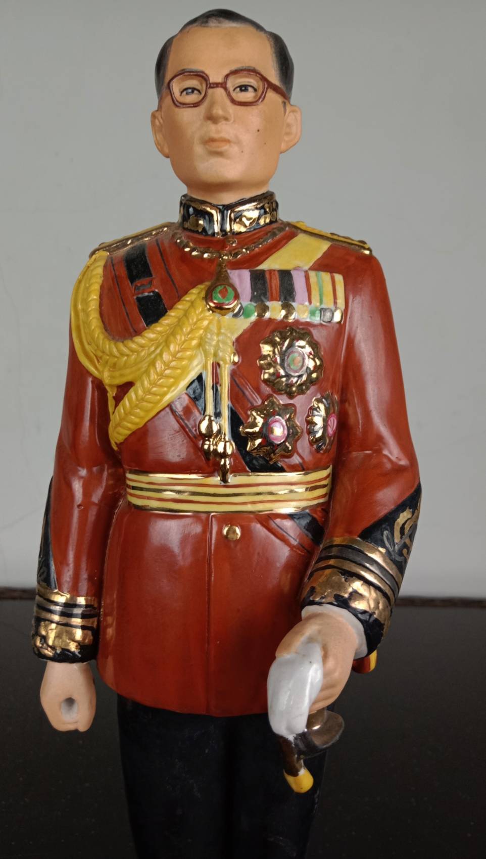 127.พระบรมรูปหล่อในหลวงรัชกาลที่9 พระบาทสมเด็จพระปรมินทรมหาภูมิพลอดุลยเดช ทรงยืนฉลองพระองค์ชุดทหารมหาดเล็ก(องค์เล็ก)