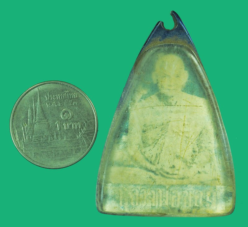 A5368 รูปหลวงพ่อขอม วัดไผ่โรงวัว สุพรรณบุรี เลี่ยมพลาสติกเก่า 84