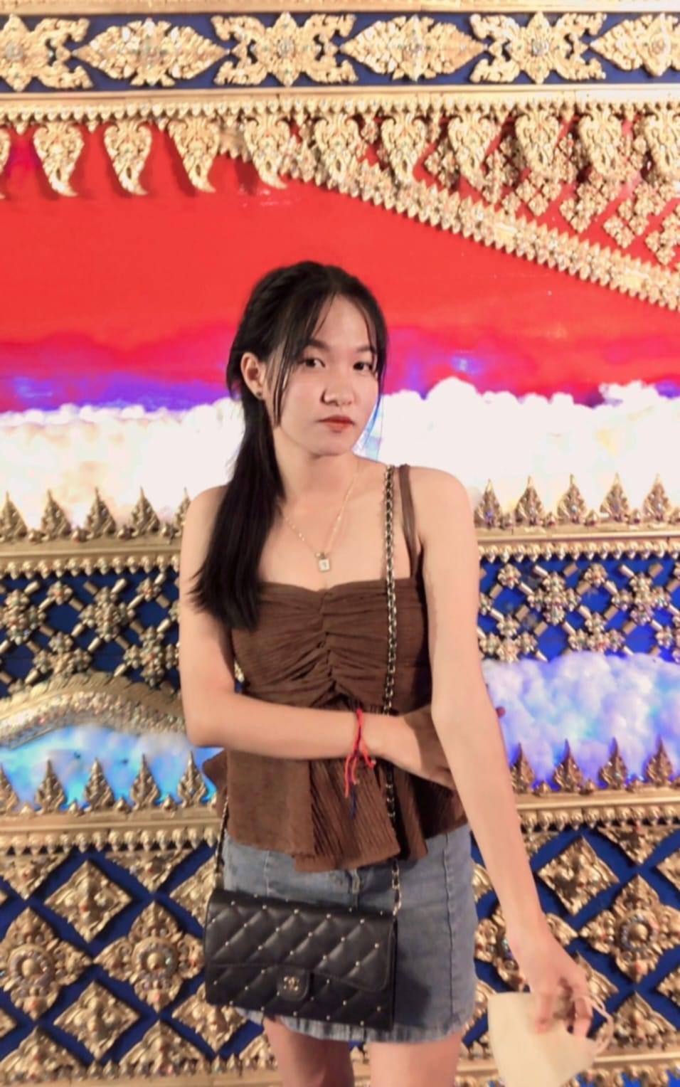 เสื้อสายเดี่ยวแต่งจีบอก