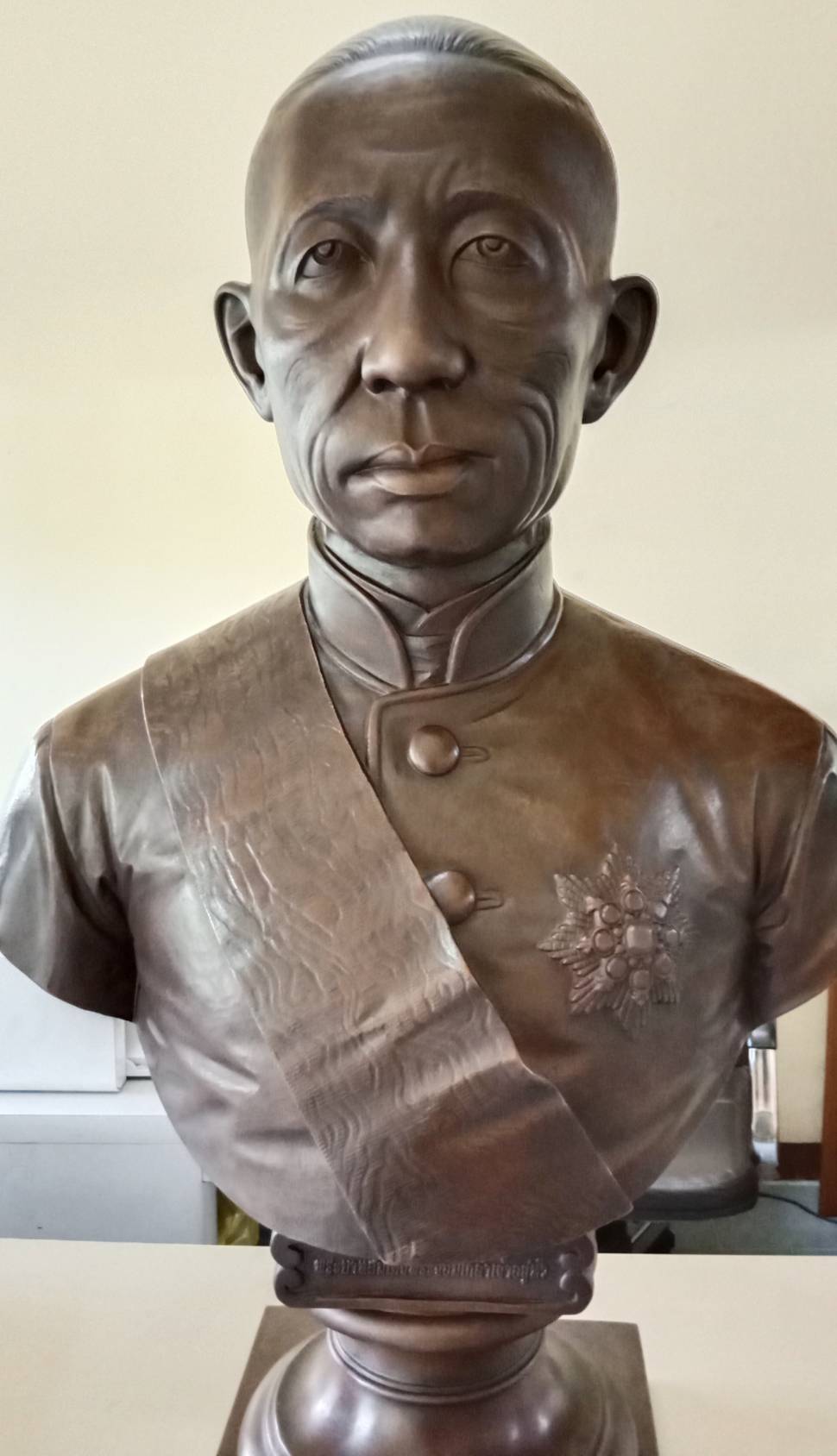 440.พระบรมรูปครึ่งพระองค์ รัชกาลที่4 พระบาทสมเด็จพระจอมเกล้าเจ้าอยู่หัว(องค์ใหญ่)