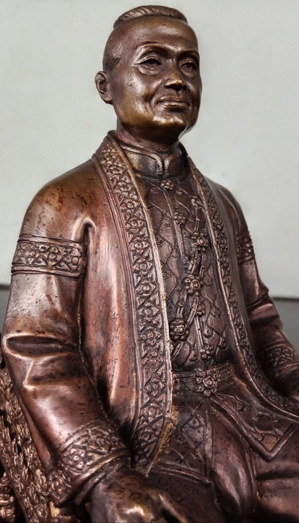 564.พระบรมรูปหล่อในหลวงรัชกาลที่ 3 พระบาทสมเด็จพระปรมาธิวรเสรฐมหาเจษฎาบดินทรฯ พระนั่งเกล้าเจ้าอยู่หัว ทรงประทับบนพระที่นั่งราชยานพุดตานทอง