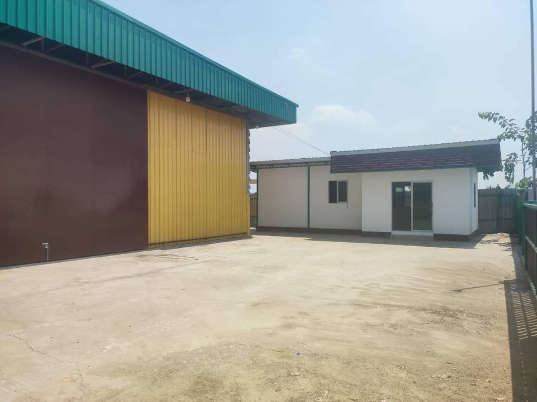 โกดังขนาด 500 ตารางเมตร + ออฟฟิศ80ตารางเมตร พร้อมที่พักคนงาน6ห้อง