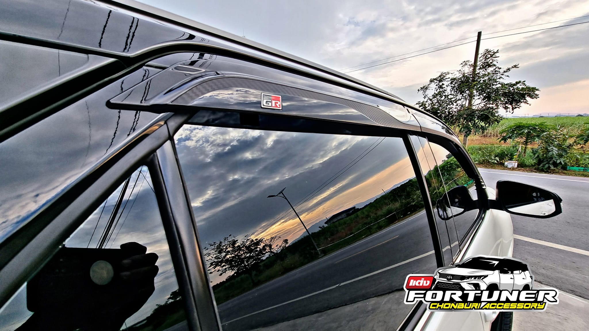แผงบังแดดด้านข้าง GRsport ของแท้ โตโยต้า ฟอร์จูนเนอร์