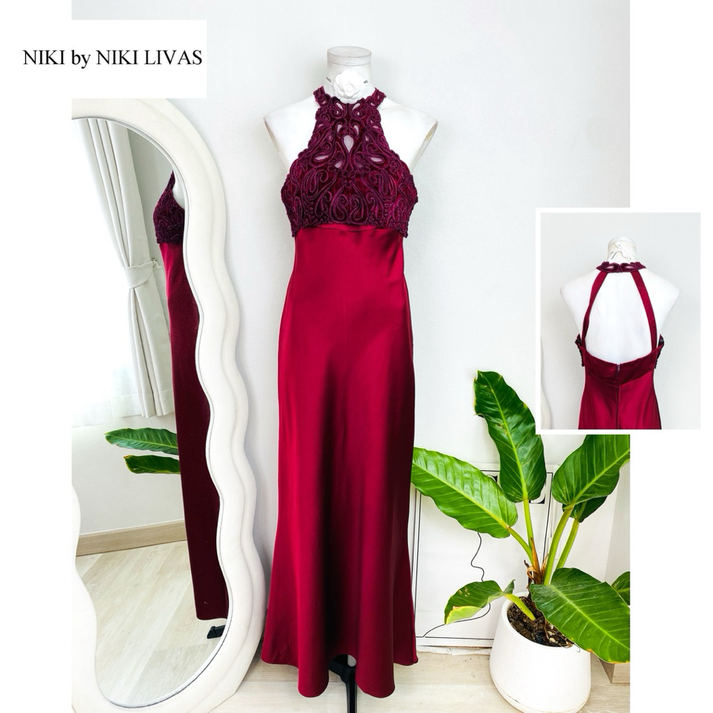 ไซด์ S แบรนด์ NiKi แท้100% 🌸Maxi dress เดรสยาว คอปีน ผ้าไหมเงา งานเกล็ดวิบวับ สีแดงไวน์ ทรงเข้ารูป เดรสออกงาน ชุดปาร์ตี้