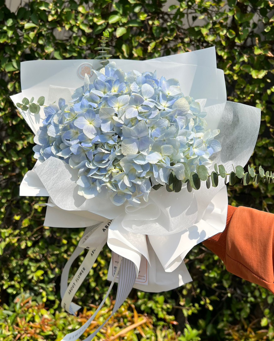 Mini Bouquet ช่อดอกไฮเดรนเยีย สีฟ้า พร้อมตกแต่ง สามารถเปลี่ยนได้