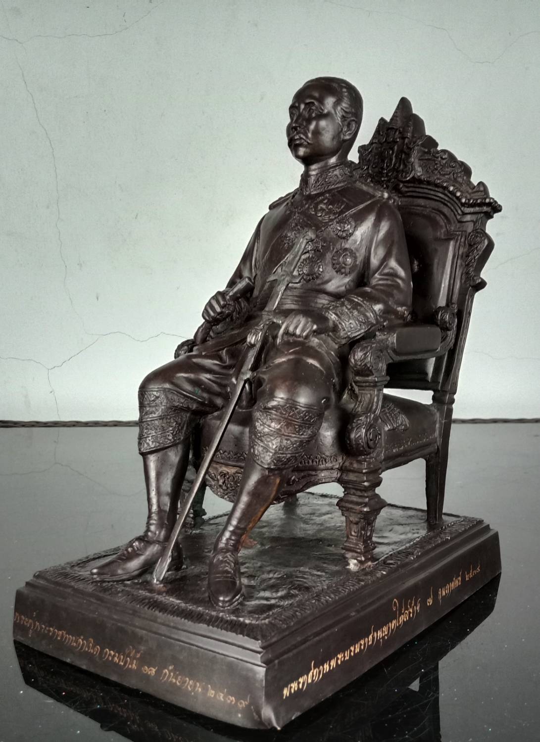 444.พระบรมรูปหล่อในหลวงรัชกาลที่5 พระบาทสมเด็จพระปรมินทรมหาจุฬาลงกรณ์ พระจุลจอมเกล้าเจ้าอยู่หัว ทรงประทับนั่งบัลลังก์