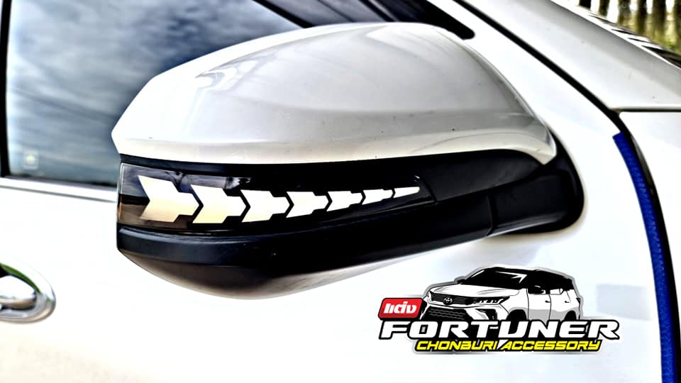 ไฟเลี้ยววิ่งกระจกมองข้าง LED โตโยต้า ฟอร์จูนเนอร์