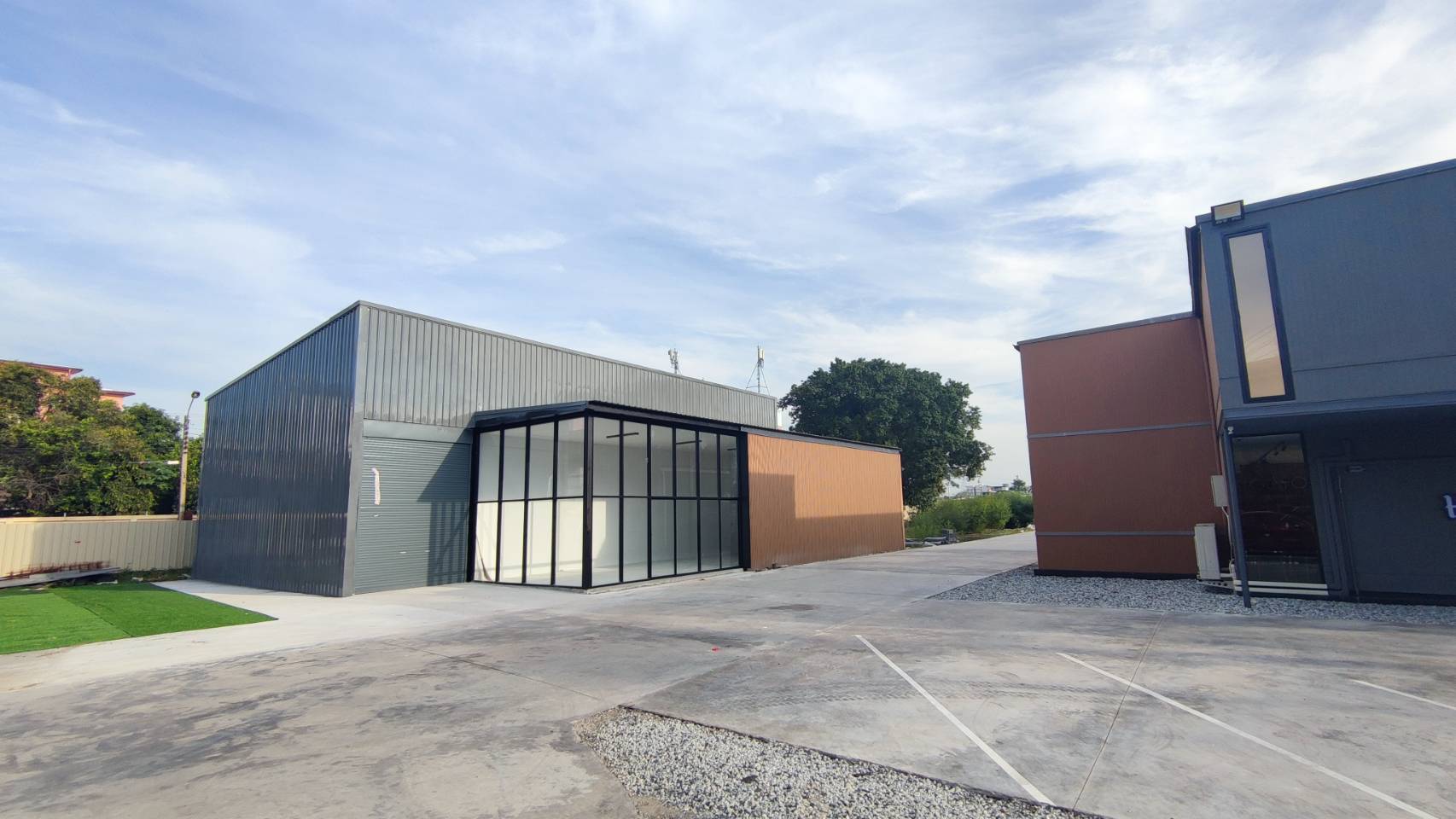 โชว์รูมและออฟฟิศ 1 ชั้น ขนาด 200 ตารางเมตร (อาคารB)