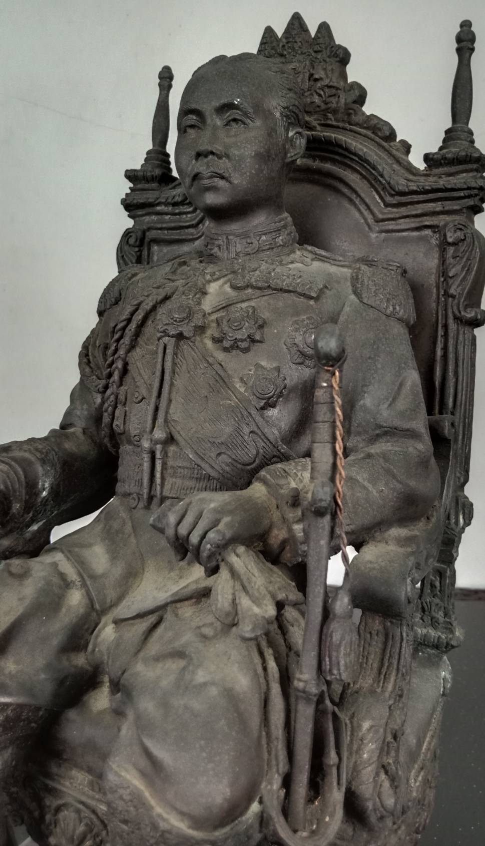 486.พระบรมรูปหล่อในหลวงรัชกาลที่5 พระบาทสมเด็จพระปรมินทรมหาจุฬาลงกรณ์ พระจุลจอมเกล้าเจ้าอยู่หัว ทรงประทับนั่งบัลลังก์(องค์ใหญ่)