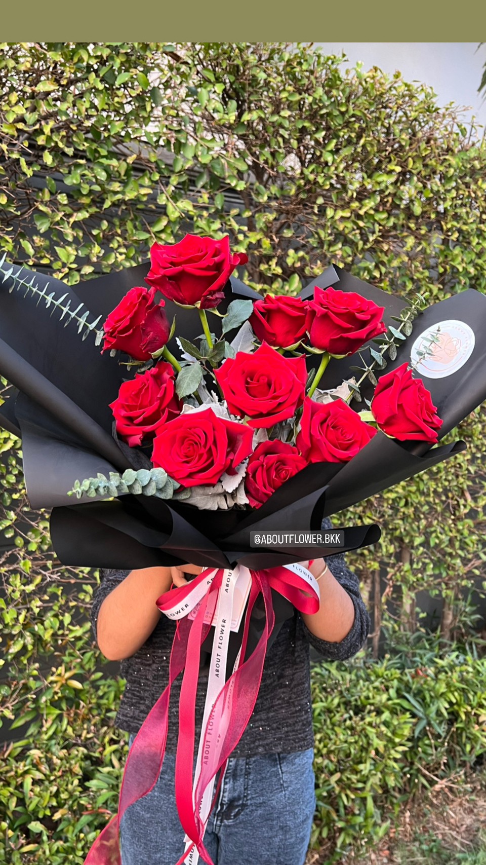 Ecuador Rose Bouquet ช่อดอกกุหลาบเอกวาดอร์ สีแดง นำเข้า คัด Size จำนวน 10 ดอก พร้อมตกแต่ง สามารถเปลี่ยนสีได้