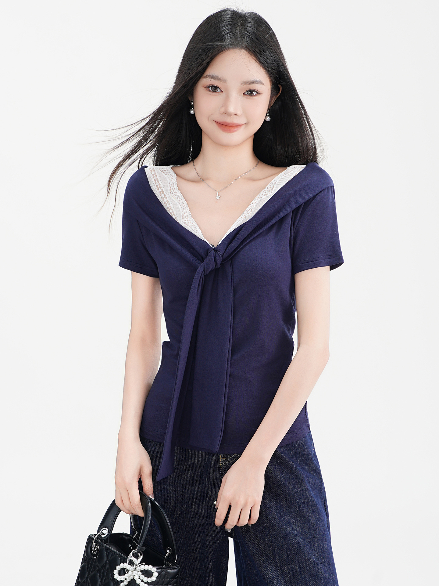 ส่งด่วนในไทย เสื้้อครอป ปาดไหล่ แต่งลูกไม้ พร้อมส่ง CN6904