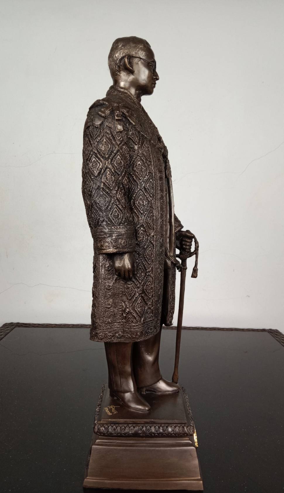 579.พระบรมรูปหล่อในหลวงรัชกาลที่ 9 พระบาทสมเด็จพระปรมินทรมหาภูมิพลอดุลยเดช (รมดำ)